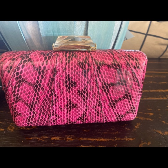 Stunning and fun.Pink clutch snakeskin look textured, gem on top and chain strap - Picture 2 of 3